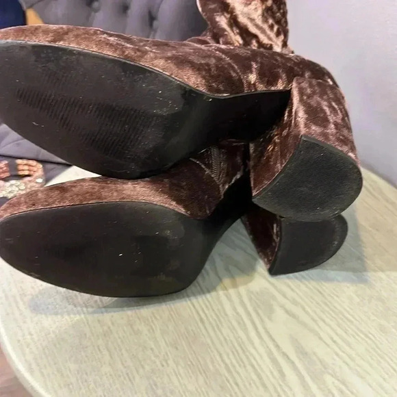 Steve Madden Gaze Bootie in mushroom velvet size 9.5 - Picture 10 of 10